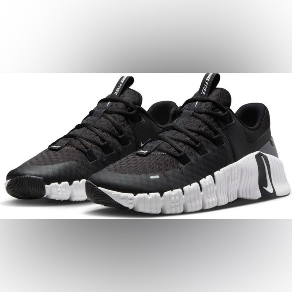 Nike Free Metcon 5 shoes Black and White Size 10